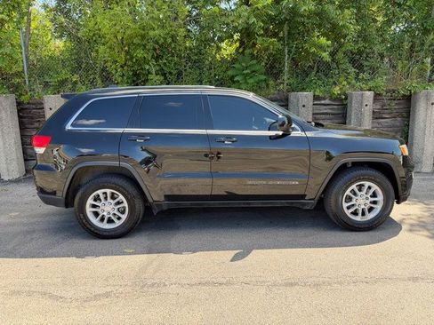 Used 2019 Jeep Grand Cherokee Laredo RWD image 8