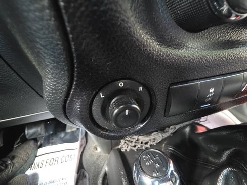 Used 2015 Jeep Wrangler Sport w/ Quick Order Package 23S AWD/4WD image 31