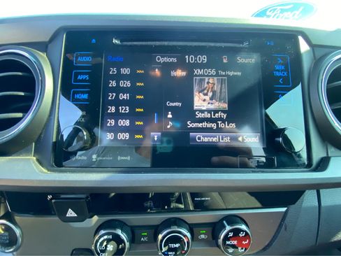 Used 2018 Toyota Tacoma TRD Sport w/ Technology Package RWD image 25