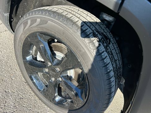 Used 2025 Jeep Grand Cherokee L Limited w/ Black Appearance Package image 25