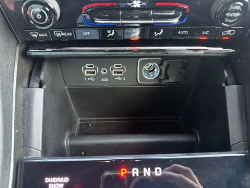 Used 2024 Jeep Grand Cherokee Limited AWD/4WD image 19