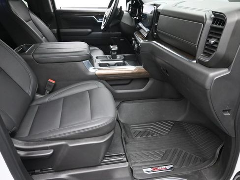 Used 2024 Chevrolet Silverado 1500 LT Trail Boss w/ LT Trail Boss Premium Package AWD/4WD image 9