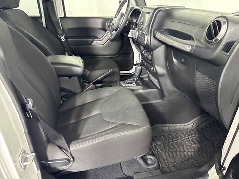 Used 2018 Jeep Wrangler Unlimited Sport S AWD/4WD image 11