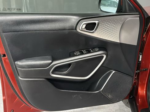Used 2020 Kia Soul LX FWD image 9