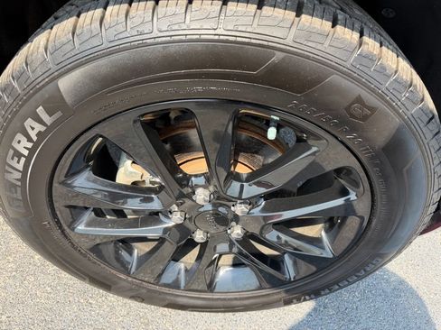 Used 2020 Jeep Grand Cherokee Altitude RWD image 8