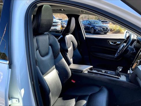 Used 2020 Volvo XC60 T5 Inscription w/ Protection Package Premier image 9