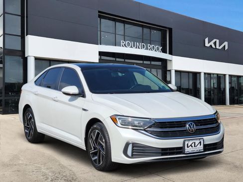 Used 2024 Volkswagen Jetta SEL FWD image 3