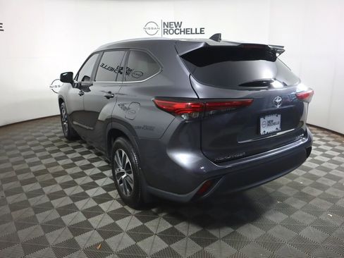 Used 2023 Toyota Highlander XLE image 7