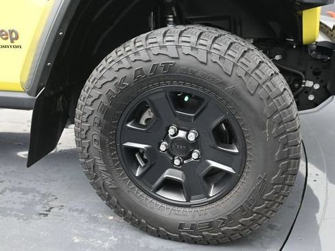 Used 2023 Jeep Gladiator Mojave AWD/4WD image 37
