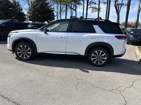 New 2026 Nissan Pathfinder Platinum AWD/4WD image 18