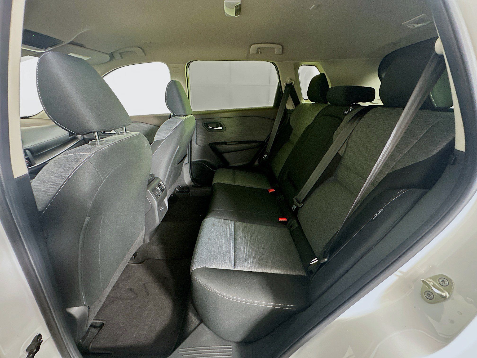 Used 2023 Nissan Rogue SV FWD image 26