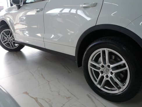 Used 2015 Porsche Cayenne S AWD/4WD image 4