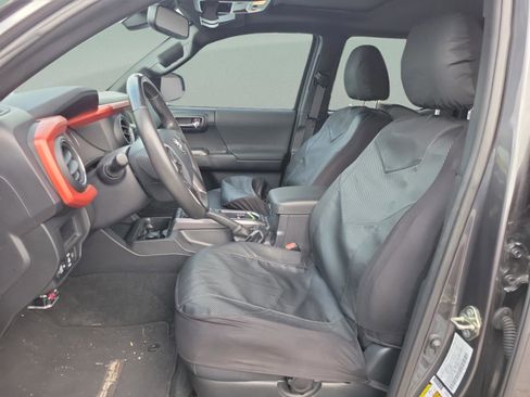 Used 2019 Toyota Tacoma TRD Sport image 7