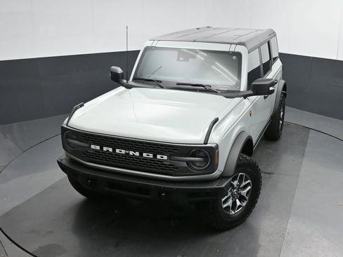 Used 2024 Ford Bronco Badlands image 38