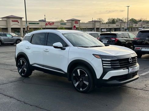Certified 2025 Nissan Kicks SR AWD/4WD image 3