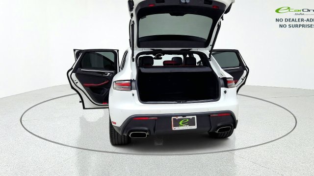 Used 2024 Porsche Macan w/ Premium Plus Package AWD/4WD image 18