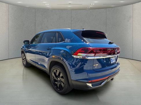 Used 2026 Volkswagen Atlas Cross Sport SE w/ Black Wheel Package FWD image 3