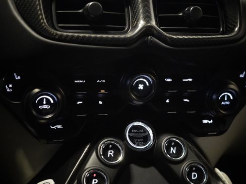Used 2022 Aston Martin V8 Vantage Coupe RWD image 22