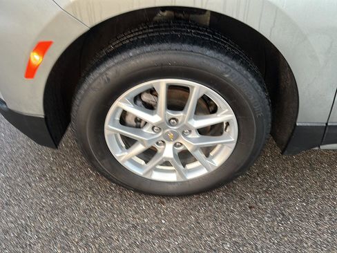 Used 2024 Chevrolet Equinox LT image 2