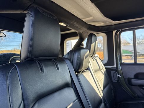 Used 2020 Jeep Wrangler Unlimited Sahara image 19