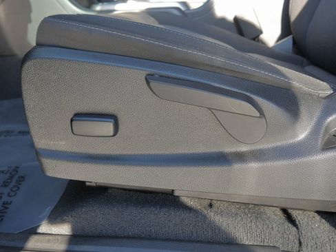 Used 2022 Chevrolet Colorado LT w/ LT Convenience Package image 19