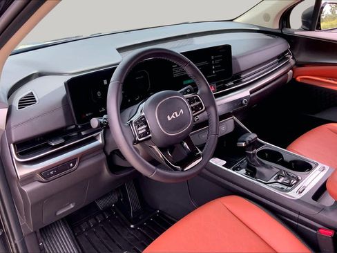 Used 2026 Kia Carnival SX w/ SX Dark Edition Package FWD image 17