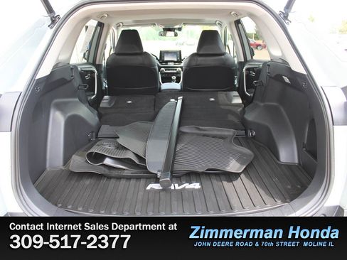 Used 2021 Toyota RAV4 XLE Premium AWD/4WD image 7