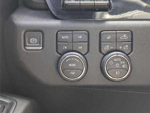 Used 2024 Chevrolet Silverado 2500 High Country w/ Technology Package AWD/4WD image 26