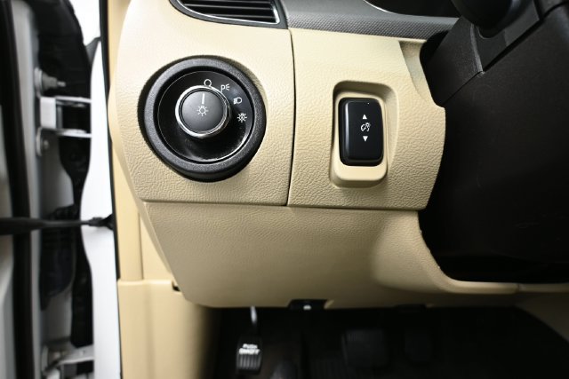Used 2018 Ford Taurus SE FWD image 22