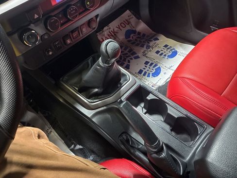 Used 2022 Toyota Tacoma TRD Sport image 30