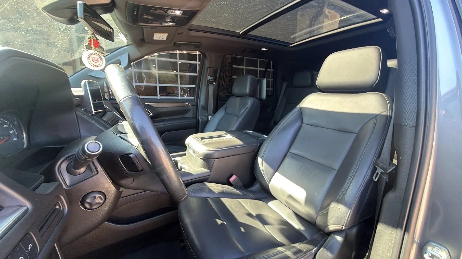 Used 2021 Chevrolet Tahoe Z71 w/ Luxury Package AWD/4WD image 7