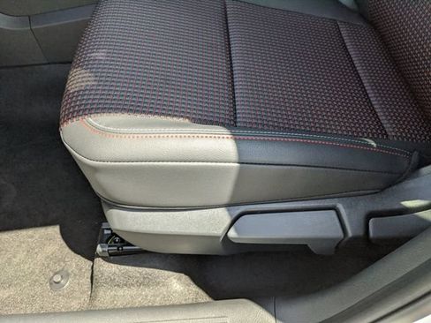 Certified 2025 Nissan Kicks SR FWD image 29