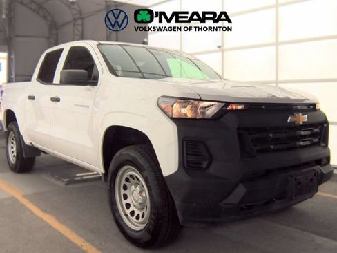 Used 2025 Chevrolet Colorado W/T w/ Advanced Trailering Package AWD/4WD image 2