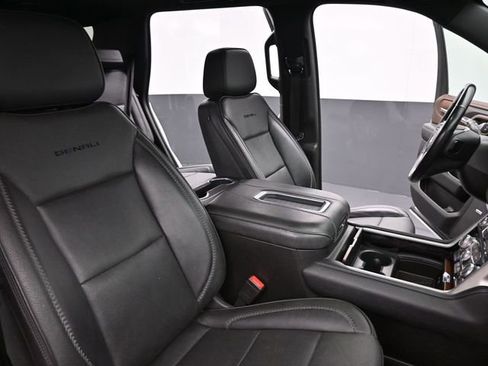 Used 2021 GMC Yukon Denali w/ Denali Premium Package image 29
