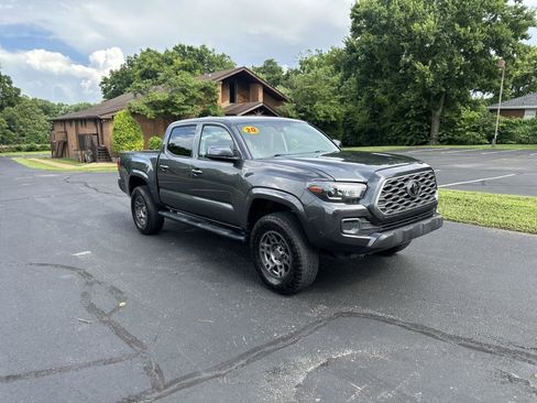Used 2020 Toyota Tacoma SR image 7
