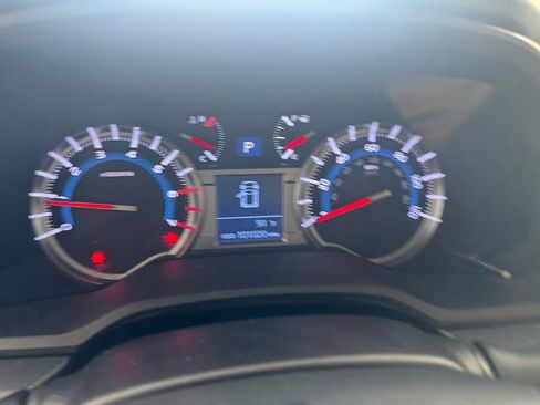 Used 2019 Toyota 4Runner TRD Off-Road Premium AWD/4WD image 4