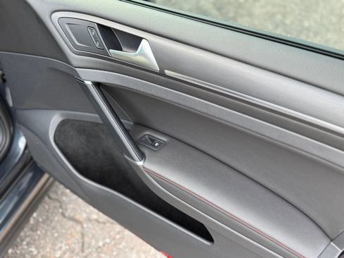 Used 2020 Volkswagen GTI SE image 28