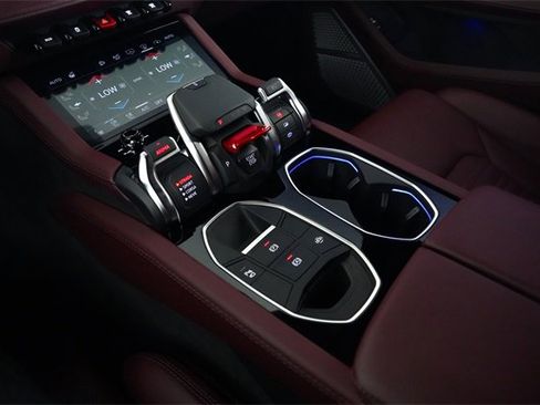 Used 2025 Lamborghini Urus SE image 55