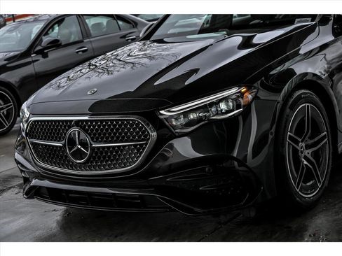 New 2026 Mercedes-Benz E 450 4MATIC Sedan image 4
