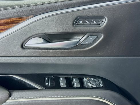 Used 2021 Cadillac Escalade Premium Luxury image 11