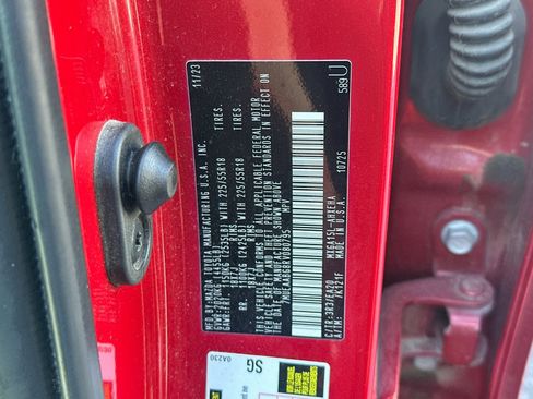 Used 2024 Toyota Corolla Cross XLE image 26