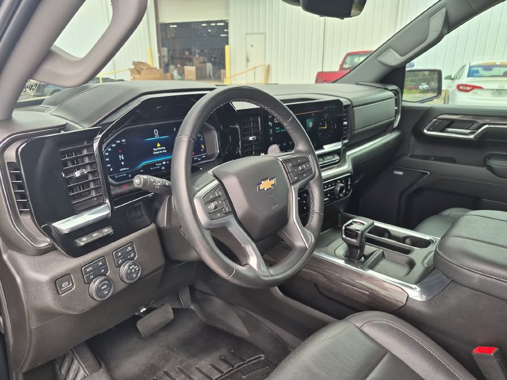 Used 2024 Chevrolet Silverado 1500 LTZ w/ LTZ Premium Package AWD/4WD image 35
