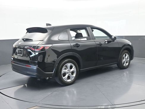 Used 2025 Honda HR-V LX image 6