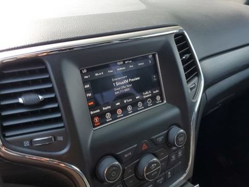 Certified 2021 Jeep Grand Cherokee Laredo w/ Security & Convenience Group AWD/4WD image 12