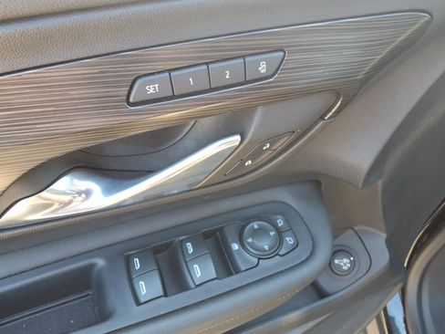 Used 2023 GMC Terrain SLT w/ Infotainment Package II image 25