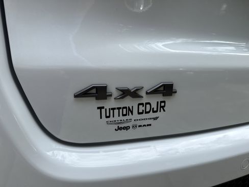 Used 2025 Jeep Compass Trailhawk AWD/4WD image 19