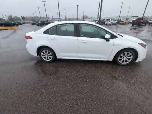 Certified 2025 Toyota Corolla LE image 2