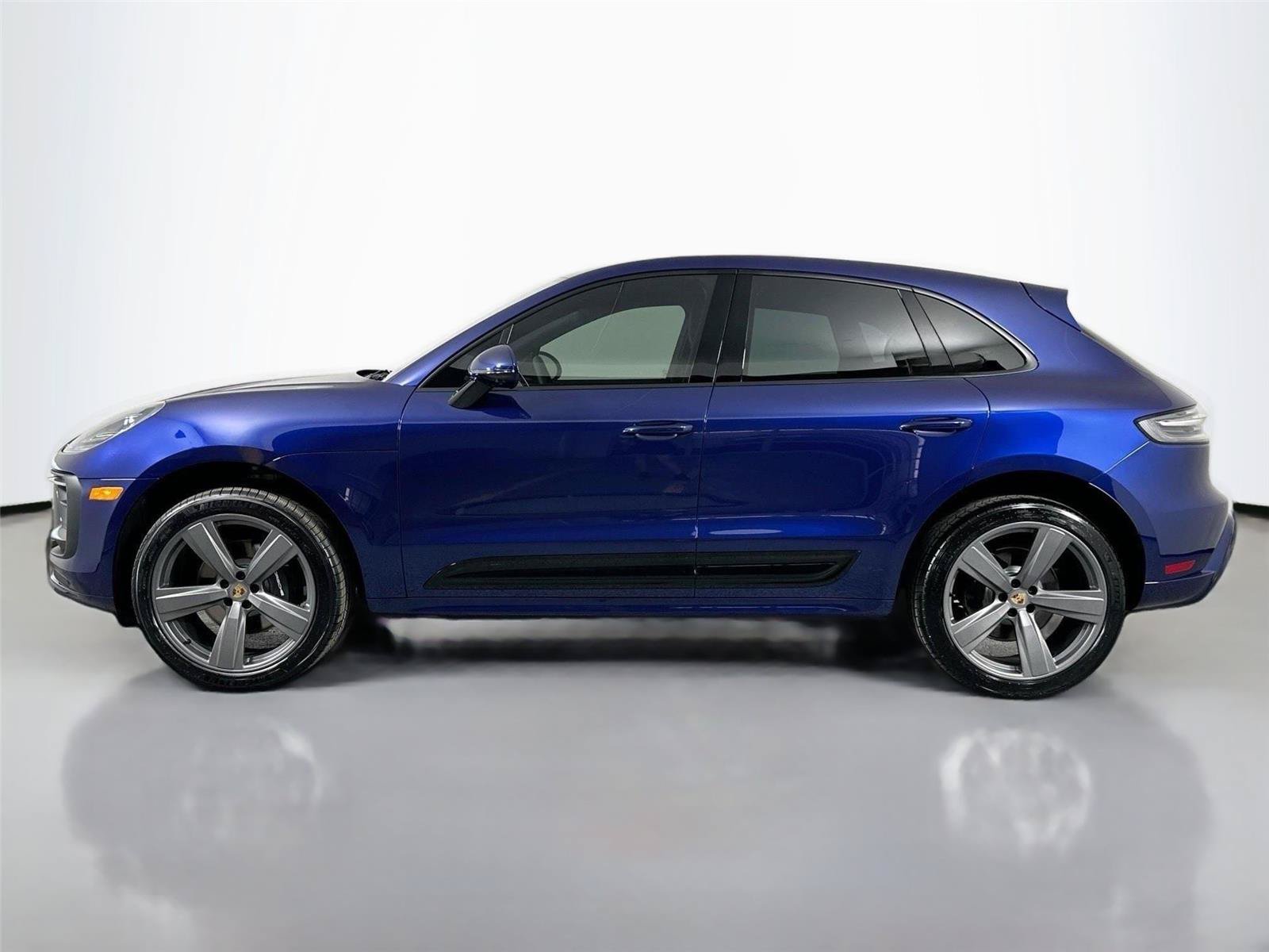 Certified 2026 Porsche Macan AWD/4WD image 2