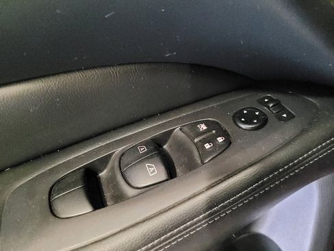 Used 2018 Nissan Pathfinder SV AWD/4WD image 26
