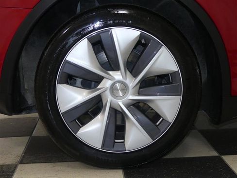 Used 2023 Tesla Model Y Long Range image 32